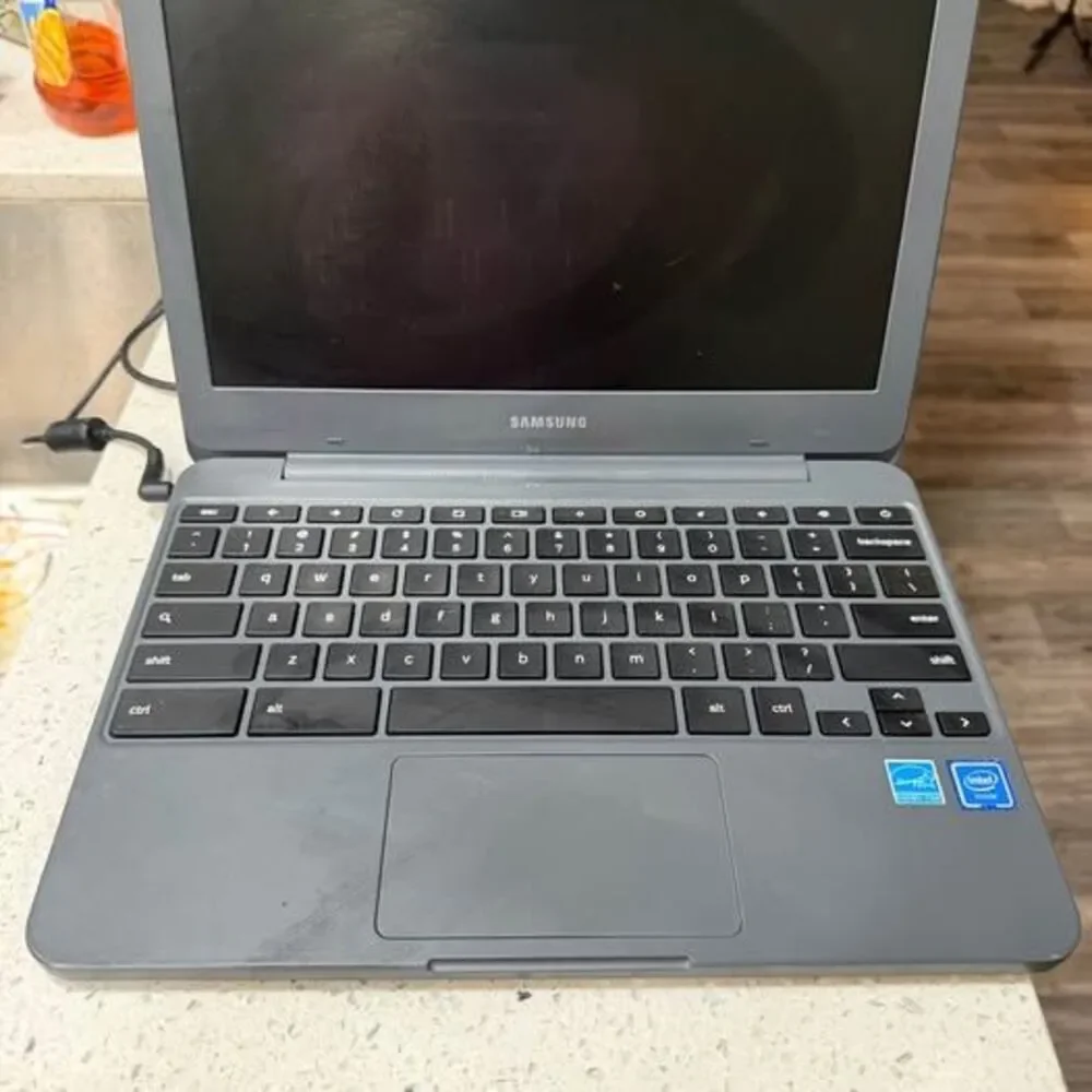 Samsung Chromebook 3 XE500C13-K02US laptop.